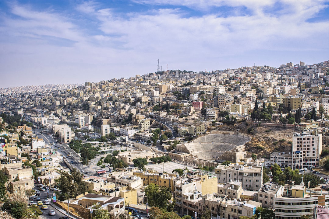 تواصل معنا